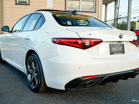 Used 2017 Alfa Romeo Giulia AWD image 7
