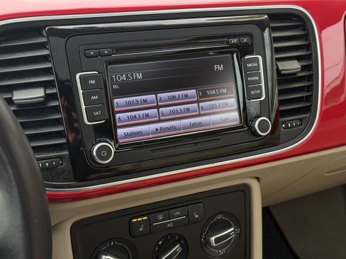 Used 2014 Volkswagen Beetle 1.8T image 18