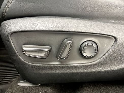 Used 2022 Toyota RAV4 XLE Premium image 13