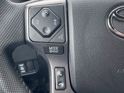 Used 2022 Toyota Tacoma TRD Off-Road image 27