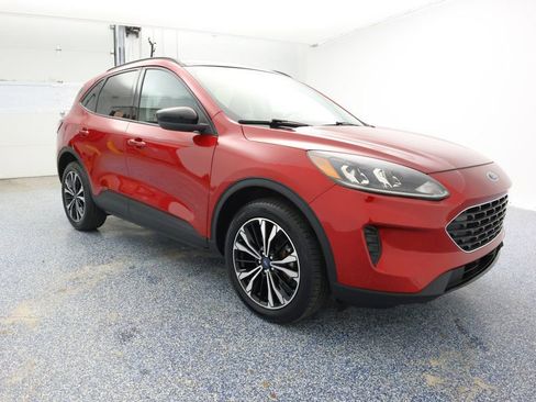 Used 2022 Ford Escape SE w/ SE Sport Appearance Package image 2