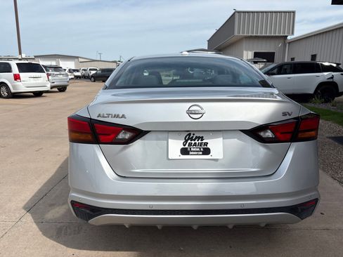 Used 2023 Nissan Altima 2.5 SV image 9
