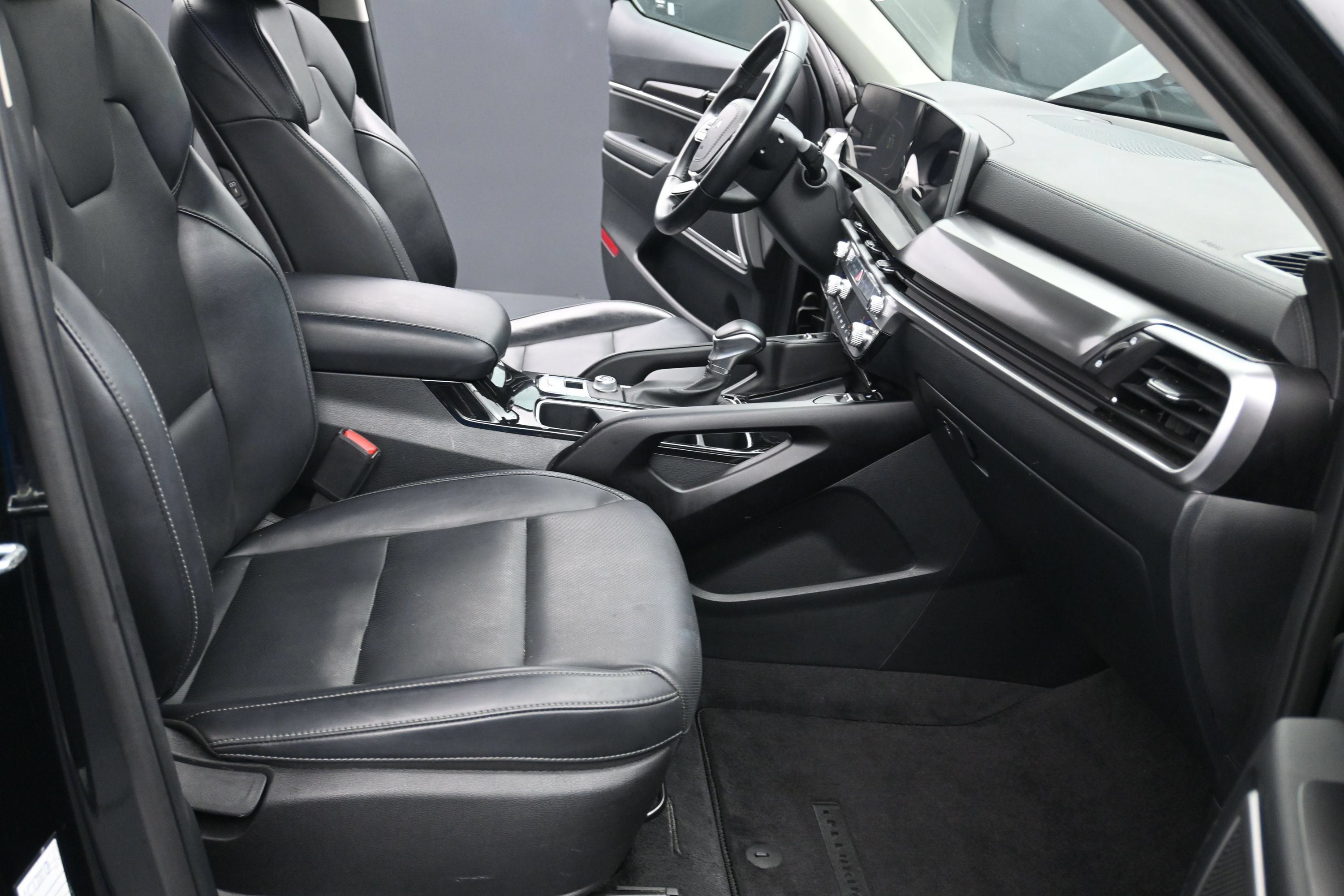 Used 2025 Kia Telluride S FWD image 24