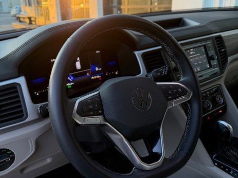 Used 2022 Volkswagen Atlas SE image 6
