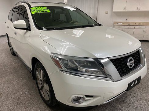 Used 2015 Nissan Pathfinder Platinum w/ Family Entertainment Package image 3