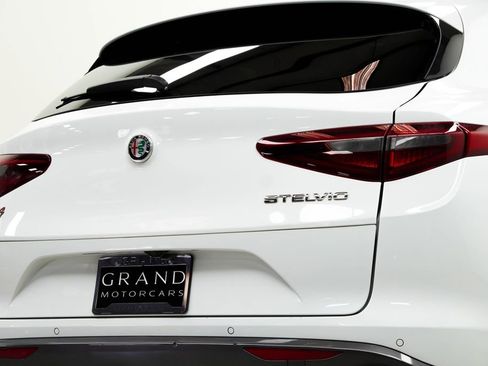 Used 2022 Alfa Romeo Stelvio Ti AWD/4WD image 12