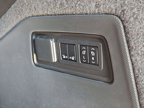 Used 2022 Cadillac Escalade Sport AWD/4WD image 34