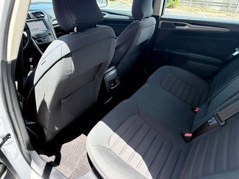 Used 2019 Ford Fusion SE FWD image 16