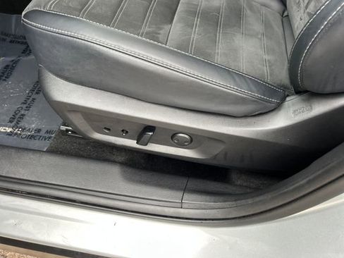 Used 2025 Mitsubishi Outlander SE image 10