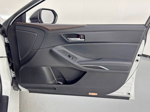 Used 2019 Toyota Avalon XLE w/ Moonroof Package image 40