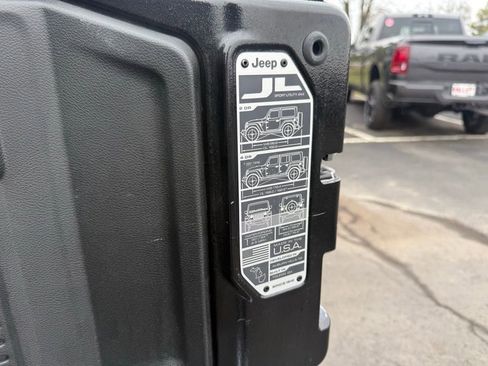 Used 2025 Jeep Wrangler Unlimited Sahara image 40