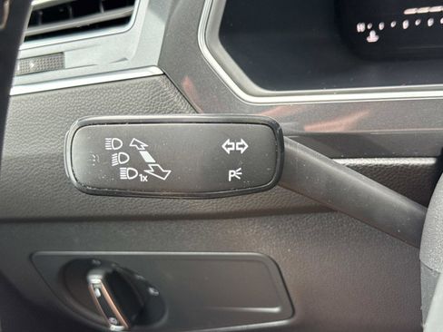 Used 2022 Volkswagen Tiguan SE image 9