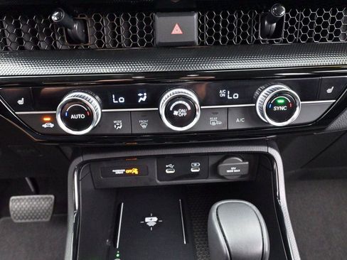 Used 2025 Chrysler Pacifica Select FWD image 20