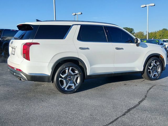 Used 2023 Hyundai Palisade SEL w/ Premium Package FWD image 3