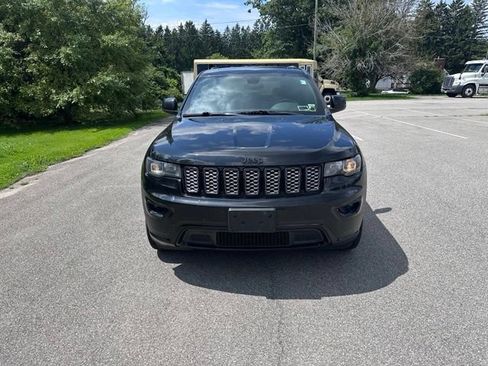 Used 2018 Jeep Grand Cherokee Altitude AWD/4WD image 8