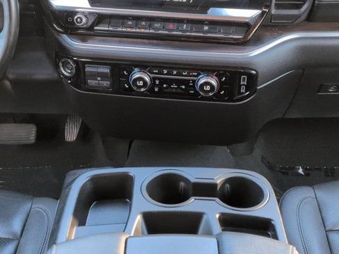 Used 2025 GMC Sierra 1500 SLT AWD/4WD image 18