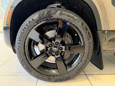 New 2025 Land Rover Defender 130 X-Dynamic SE AWD/4WD image 10