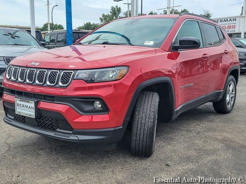Used 2023 Jeep Compass Latitude AWD/4WD image 3