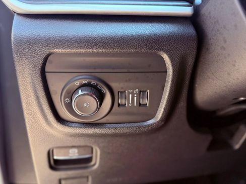 Used 2024 Jeep Grand Cherokee Limited image 21