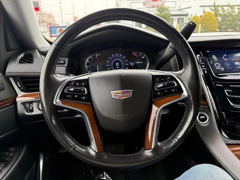 Used 2020 Cadillac Escalade Luxury image 12