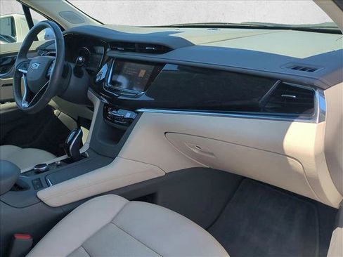 Used 2020 Cadillac XT6 Premium Luxury FWD image 24