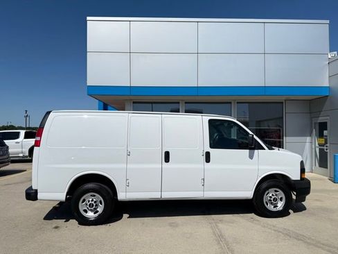Used 2020 GMC Savana 2500 image 26