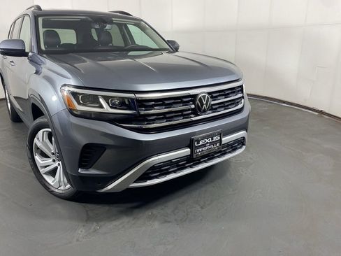 Used 2023 Volkswagen Atlas SE w/ Panoramic Sunroof Package AWD/4WD image 2