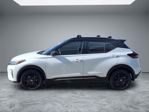 Used 2021 Nissan Kicks SR w/ Interior Electronics Package FWD image 4