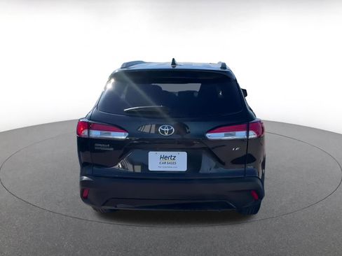 Used 2025 Toyota Corolla Cross LE image 12