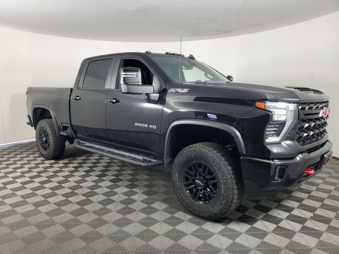 Used 2024 Chevrolet Silverado 2500 ZR2 w/ Technology Package AWD/4WD image 2