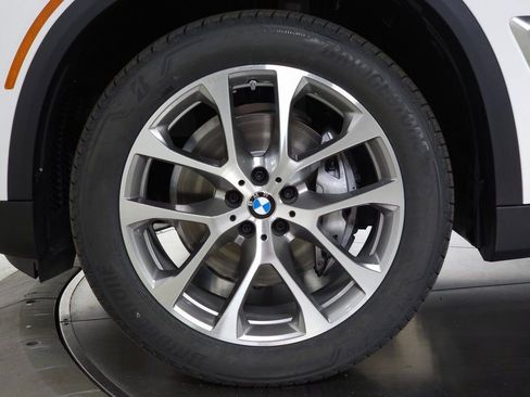 Used 2026 BMW X5 xDrive40i w/ Parking Assistance Package image 8