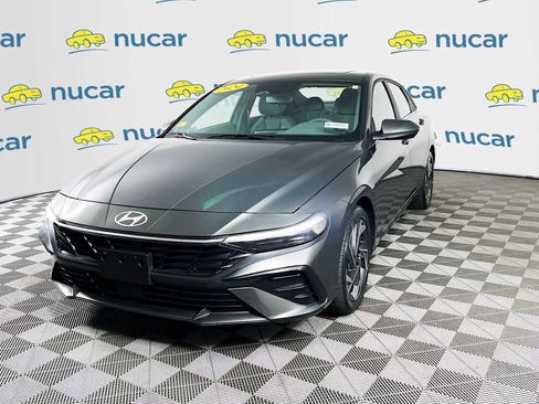 Used 2024 Hyundai Elantra SEL w/ Convenience Package FWD image 3