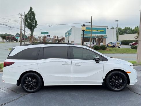 Used 2024 Honda Odyssey Sport image 6