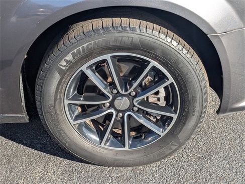 Used 2019 Dodge Grand Caravan GT image 12