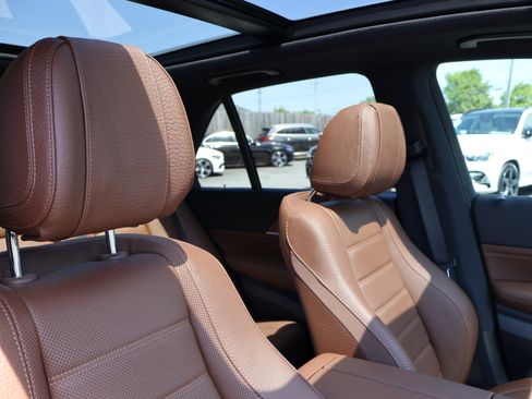 Used 2025 Mercedes-Benz GLE 350 4MATIC image 31