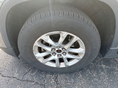 Used 2019 Chevrolet Traverse LS FWD image 7