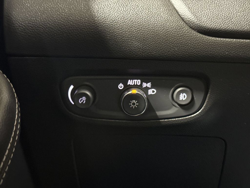 Used 2021 Buick Encore GX Preferred w/ Sport Touring Package FWD image 18