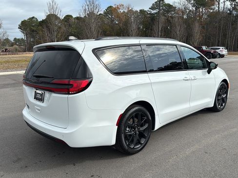 New 2026 Chrysler Pacifica Select w/ S Appearance Package image 9