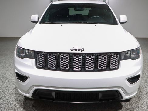 Used 2020 Jeep Grand Cherokee Altitude RWD image 4