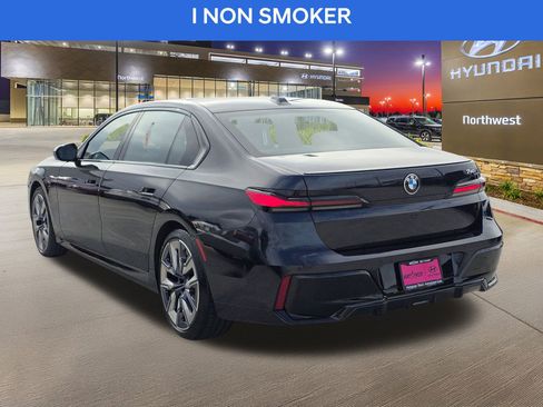 Used 2023 BMW 740i w/ Executive Package image 9