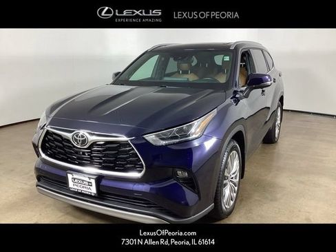 Used 2023 Toyota Highlander Platinum AWD/4WD image 1