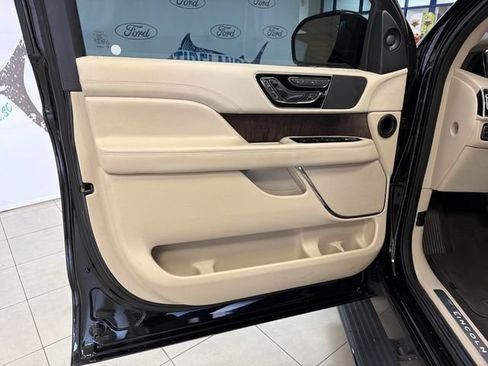 Used 2019 Lincoln Navigator Reserve AWD/4WD image 11