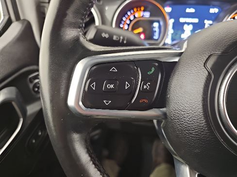 Used 2020 Jeep Wrangler Unlimited Sahara AWD/4WD image 18