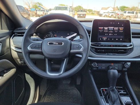 Used 2025 Jeep Compass Sport AWD/4WD image 17