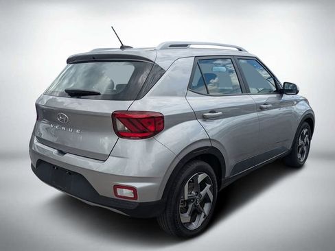 Used 2024 Hyundai Venue SEL FWD image 3