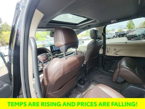 Used 2021 Toyota Sienna Platinum image 23