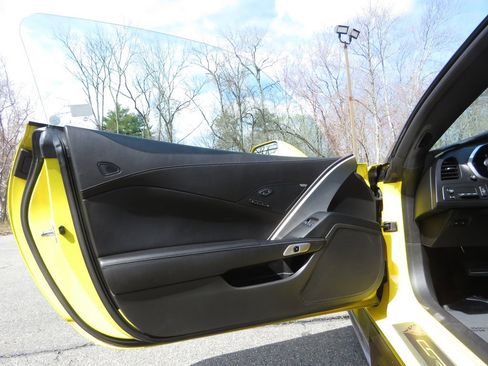 Used 2016 Chevrolet Corvette Z06 w/ 2LZ Preferred Equipment Group RWD image 9