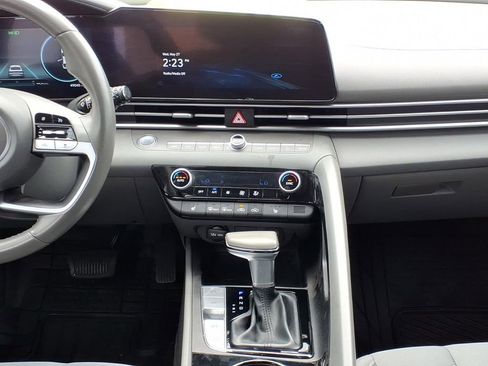 Used 2023 Hyundai Elantra SEL w/ Convenience Package FWD image 14