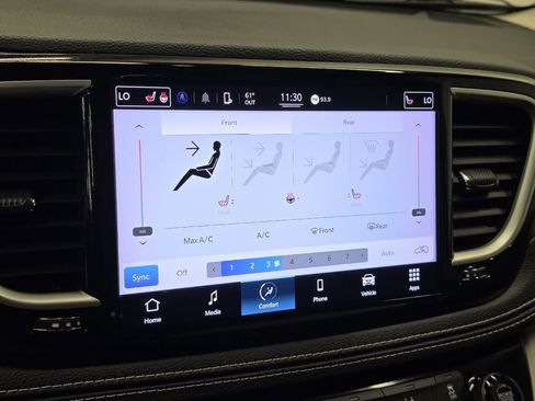 Used 2022 Chrysler Pacifica Touring-L image 35