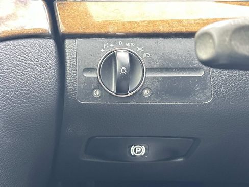 Used 2009 Mercedes-Benz E 350 4MATIC Sedan image 26